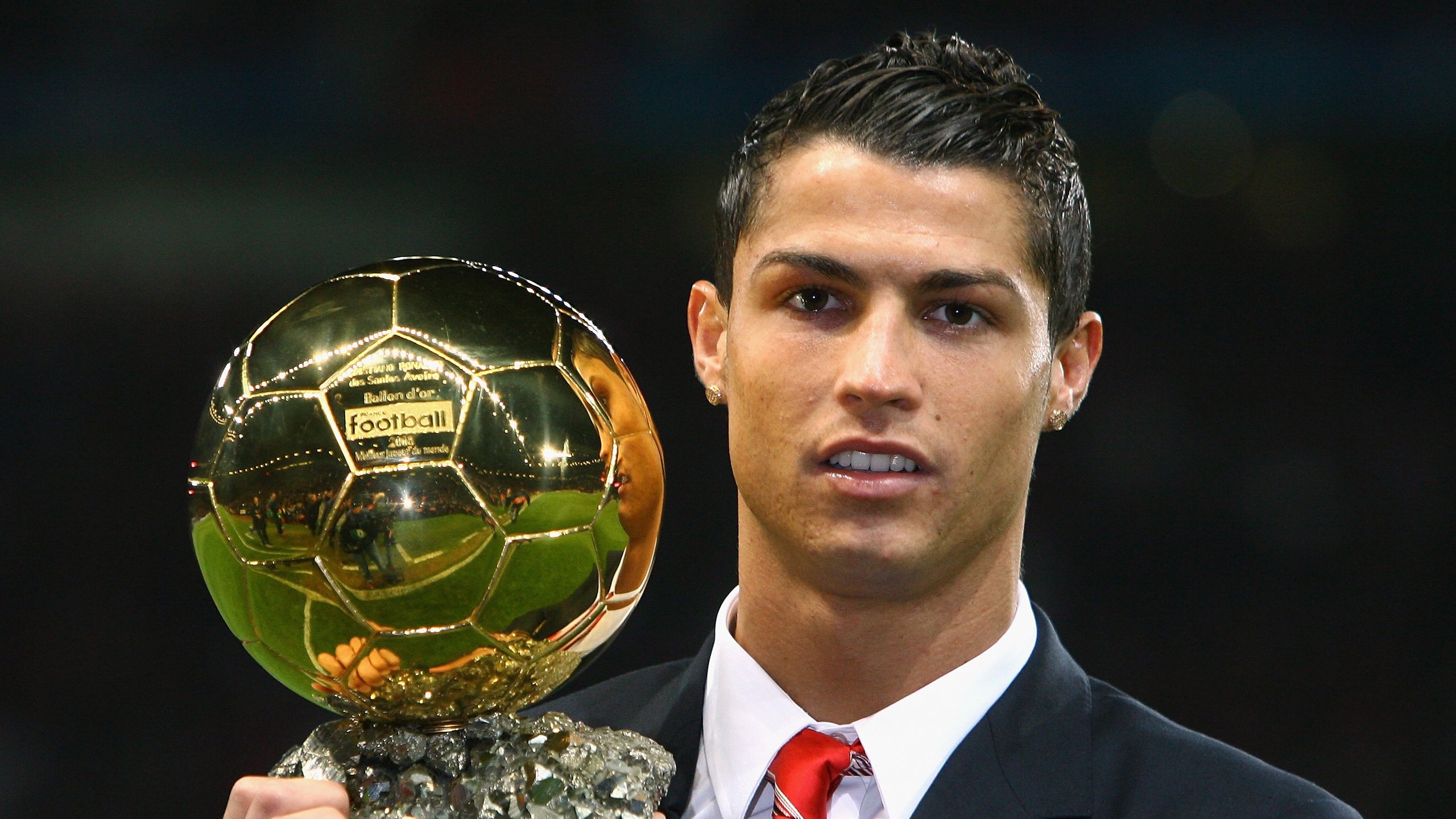 Rookie重返赛场，大比分获胜首场状态出色，利物浦观众沸腾！观众掌声雷动(电竞经理rookie招牌英雄)